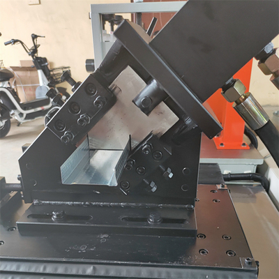 Goujon en métal C U Omega et petit pain de voie formant la machine pour la cloison sèche