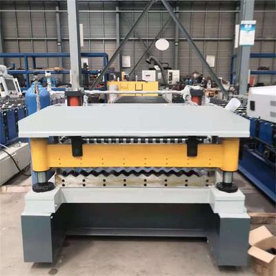 La feuille en acier de toit de couleur en métal a ridé le petit pain de feuille formant la machine pour le matériau de construction