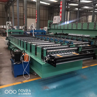 Le panneau ondulé de toit et de mur de vague en métal automatique de couleur laminent à froid former la machine