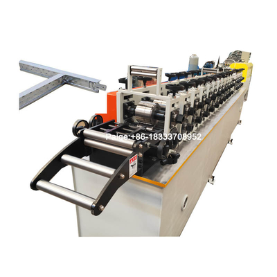 PETIT PAIN DE BARRE DE T FORMANT LE PETIT PAIN DE CANAL DU PLAFOND GTID DE MACHINE FORMANT LA MACHINE POUR LE PLAFOND