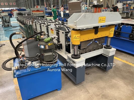 Toit Ridge Cover Tile Making Machine de Ridge Capping Roll Forming Machine de toit en métal de bonne qualité