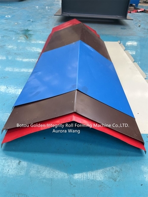La feuille formée à froid de toit en métal de bonne qualité colorent le petit pain en acier formant la machine en acier de Ridge Cap Cover Roll Forming de toit