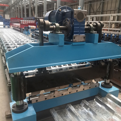 L'acier de couleur en métal a galvanisé le petit pain de panneau de toit de 686 Ibr formant la machine pour des matériaux de construction