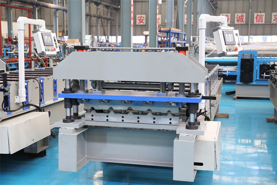 La couleur a pré peint le petit pain en acier de panneau de toit de 5 Rib Type Metal Ibr Wall formant le prix usine de machine
