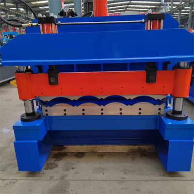 Le panneau en acier de toit de couleur automatique a glacé des feuilles de tuiles faisant le petit pain formant la machine