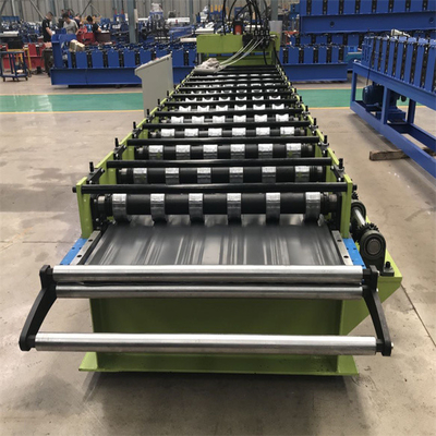 Le métal a peint la machine en acier enduite 15-20m/min de tuile couvrante formant la vitesse