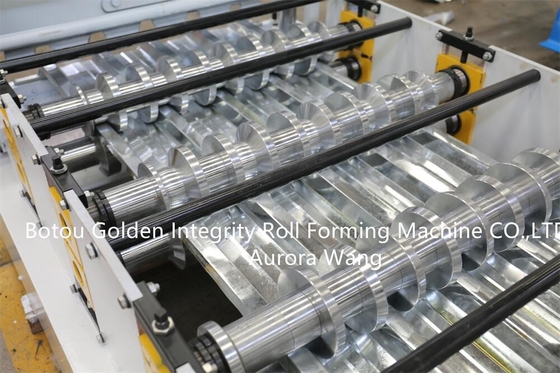 Le petit pain en acier de couleur automatique formant la machine a coûté la tuile de toiture de profil d'IBR 686 faisant le prix de machines