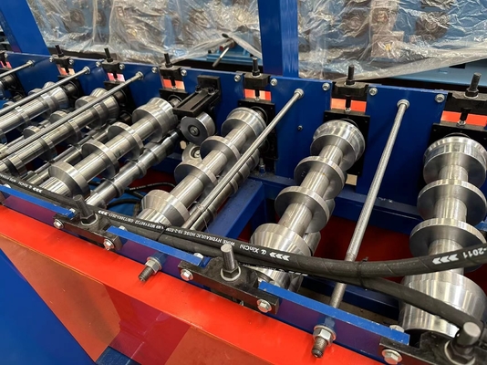 Le petit pain de panneau de mur de revêtement formant la machine 380V a adapté aux besoins du client