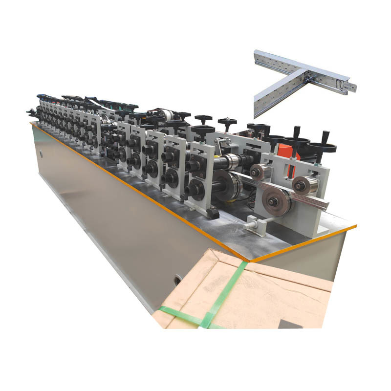 PETIT PAIN DE BARRE DE T FORMANT LE PETIT PAIN DE CANAL DU PLAFOND GTID DE MACHINE FORMANT LA MACHINE POUR LE PLAFOND