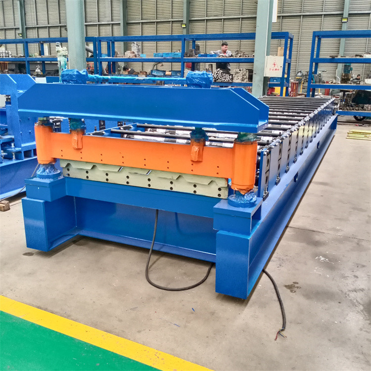 L'acier adapté aux besoins du client de couleur en métal a galvanisé la machine trapézoïdale d'IBR 6 Rib Roof Panel Roll Forming