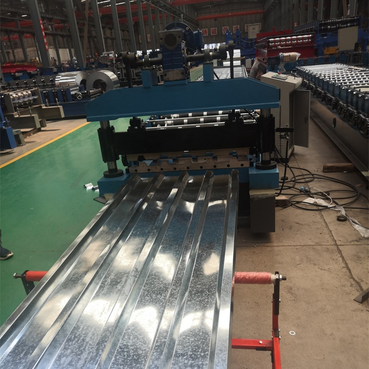 L'acier de couleur en métal a galvanisé le petit pain de panneau de toit de 686 Ibr formant la machine pour des matériaux de construction