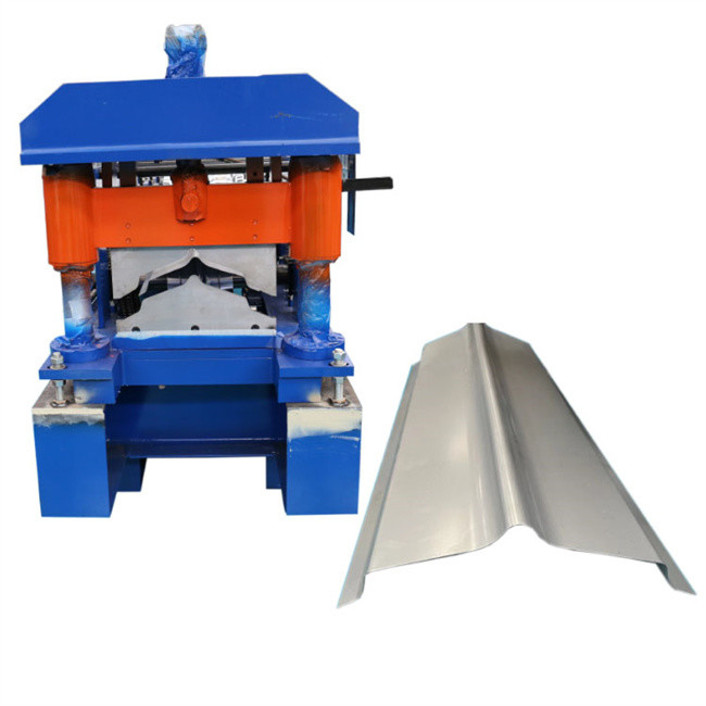 Métal couvrant la moitié de Ridge Capping Roll Forming Machine de feuille autour de Ridge Hat Machine