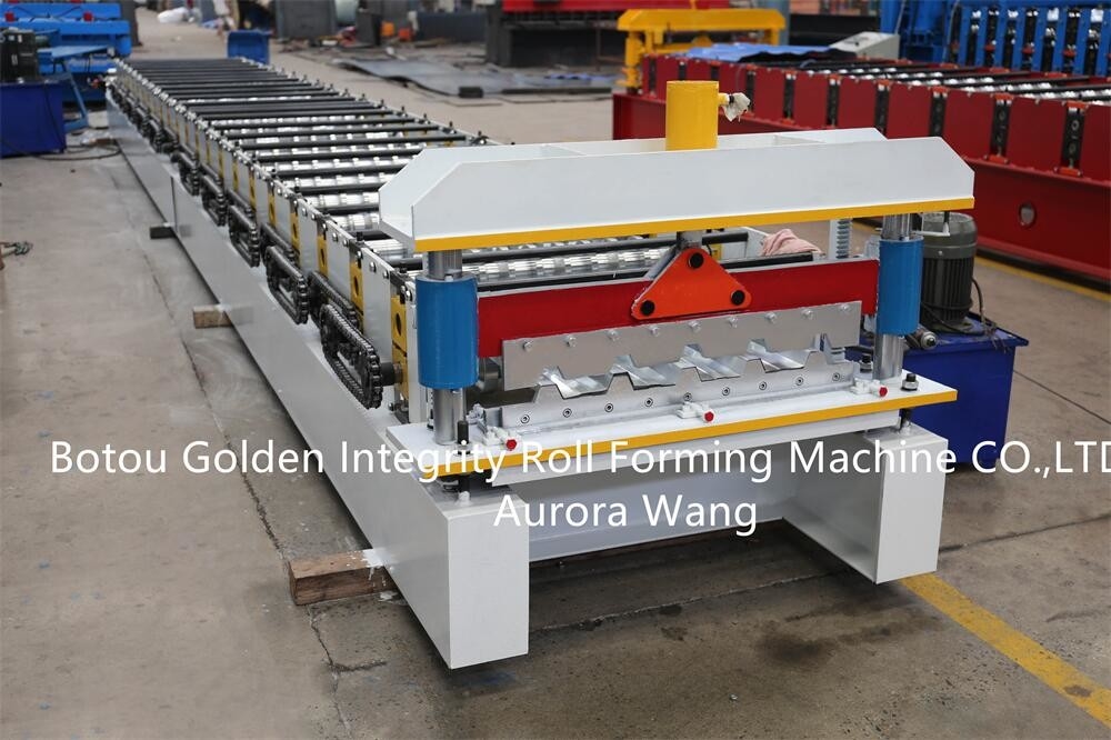 Le petit pain en acier de couleur automatique formant la machine a coûté la tuile de toiture de profil d'IBR 686 faisant le prix de machines