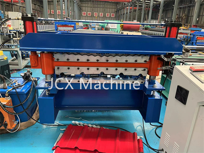 Couvrir le petit pain de feuille formant la machine, petit pain bleu de double couche de couleur formant la machine