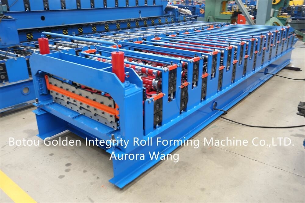 La double couche de nouvelle utilisation de toit a ridé le petit pain en acier de feuille de toiture de profil formant la tuile de toit de machine faisant la machine
